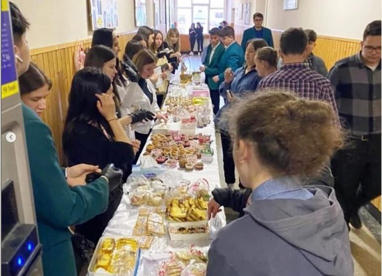 FOTO Bazar Caritabil de Paști la Liceul Teoretic „Axente Sever”