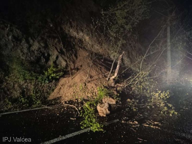 Probleme de trafic pe Valea Oltului din cauza căderilor de pietre