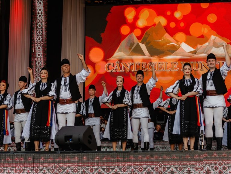 Două zile dedicate cântecului popular românesc, la Festivalul-Concurs „Lucreția Ciobanu”