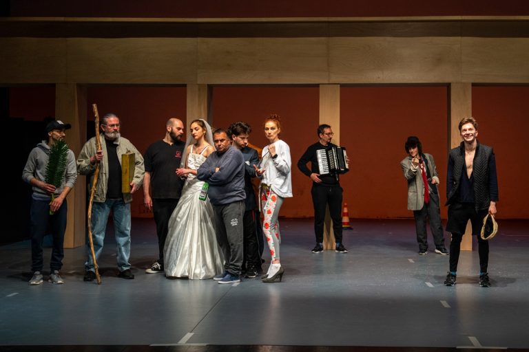 Premieră la TNRS: „Ora în care nu știam nimic unii de alții”, o explozie cu sensuri multiple