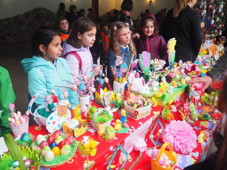 Din cauza vremii, Târgul de Paști din Mediaș se va desfășura la sediul unităților școlare