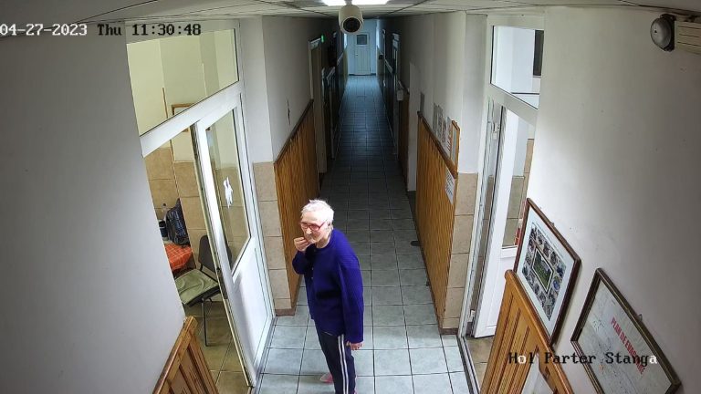 FOTO: Femeie de 85 de ani, dispărută dintr-un centru de vârstnici din Sibiu/UPDATE: Femeia a fost găsită într-un autobuz