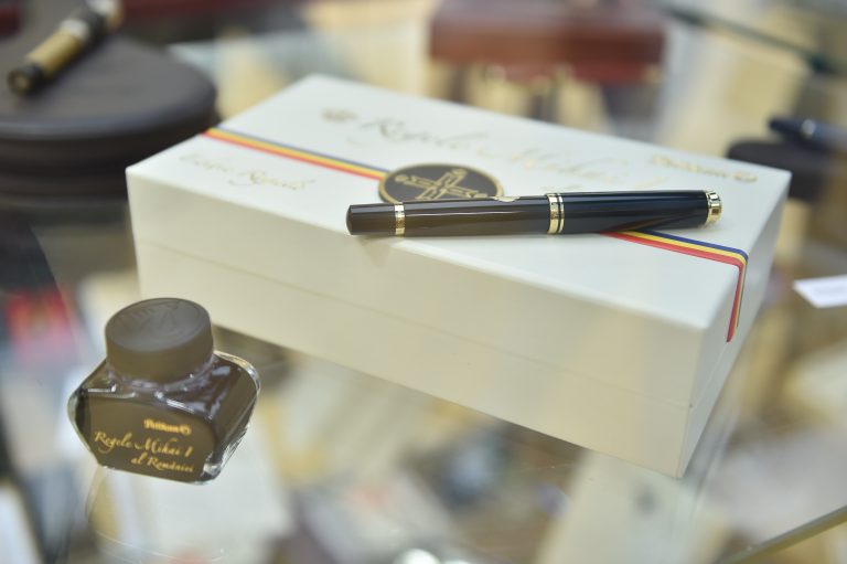 Sibienii, invitați la expoziția despre istoria stilourilor românești