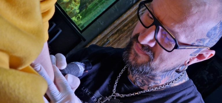 Premieră la Sibiu: Charlie Ottley va promova Transilvania Tattoo Expo pe Netflix