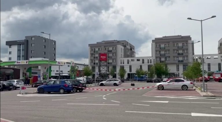 FOTO/VIDEO Alertă pe Calea Gușteriței din cauza unui colet plasat sub o mașină/UPDATE: Cutia era goală