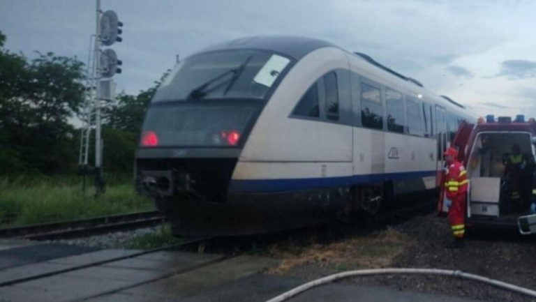 FOTO Incendiu la motorul unei Săgeți Albastre. Aproximativ 60 de persoane se aflau în tren