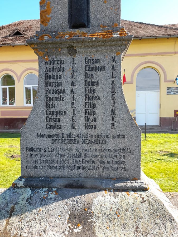 Primarul Biertanului, Mircea Mihai Dragomir, vrea să demoleze un monument al eroilor Primului Război Mondial