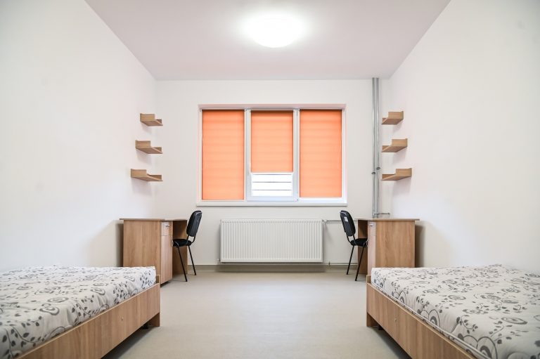 FOTO Internatul Liceului Tehnologic Independența a fost refăcut complet