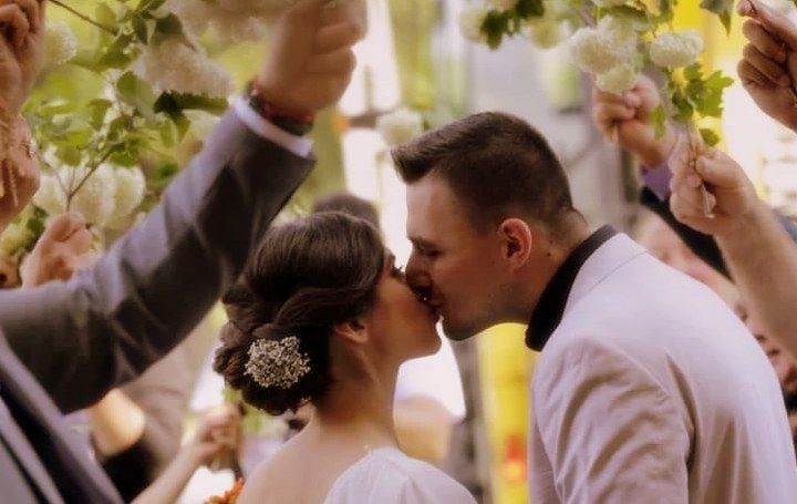 Cât mai punem deoparte pentru nuntă sau botez.