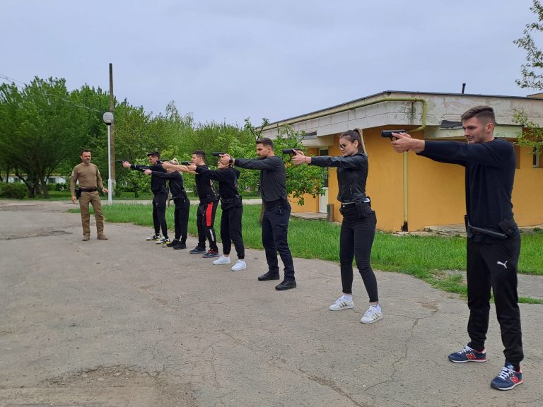 FOTO Viitorii polițiști ai IPJ Sibiu, în pregătire pentru gestionarea situațiilor de criză