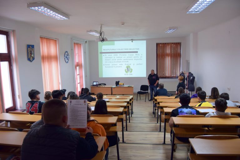 Liceenii din Copșa Mică, implicați într-un proiect de colectare selectivă
