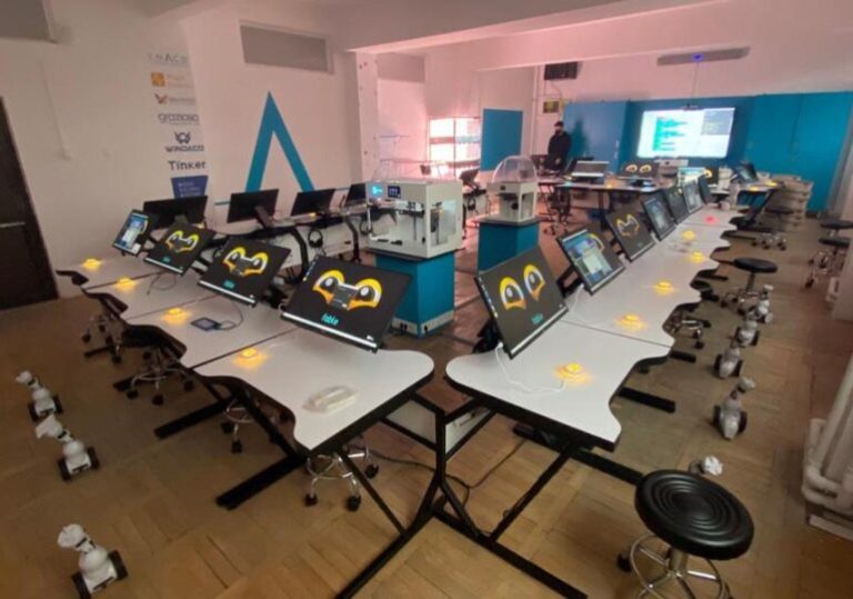 Toate proiectele aprobate pentru județ: 25 de proiecte pentru SMARTLAB pentru școlile din Sibiu