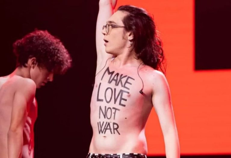 România intră astăzi în semifinala Eurovision. Ce șanse are Theodor Andrei cu „D.G.T. (Off and on)?