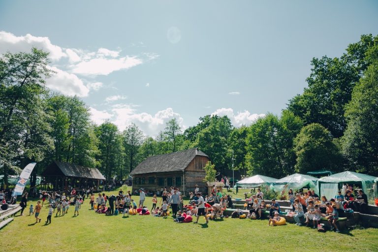 Aproape 12 mii de vizitatori la Târgul de Jucării de la Muzeul ASTRA