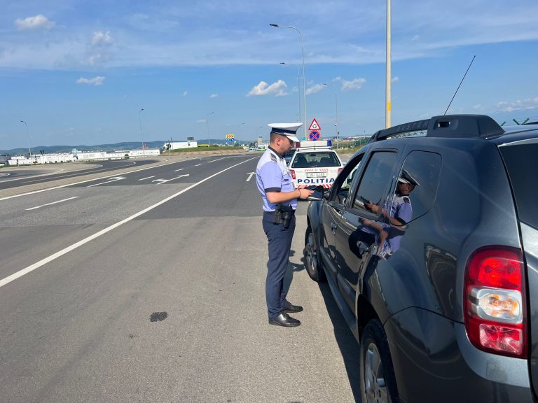 FOTO: Sute de amenzi pentru viteză într-o acțiune uriașă a polițiștilor pe toate drumurile din Sibiu