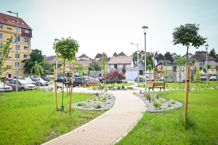 FOTO Zonă verde și de odihnă amenajată în Sibiu. Cum vi se pare?