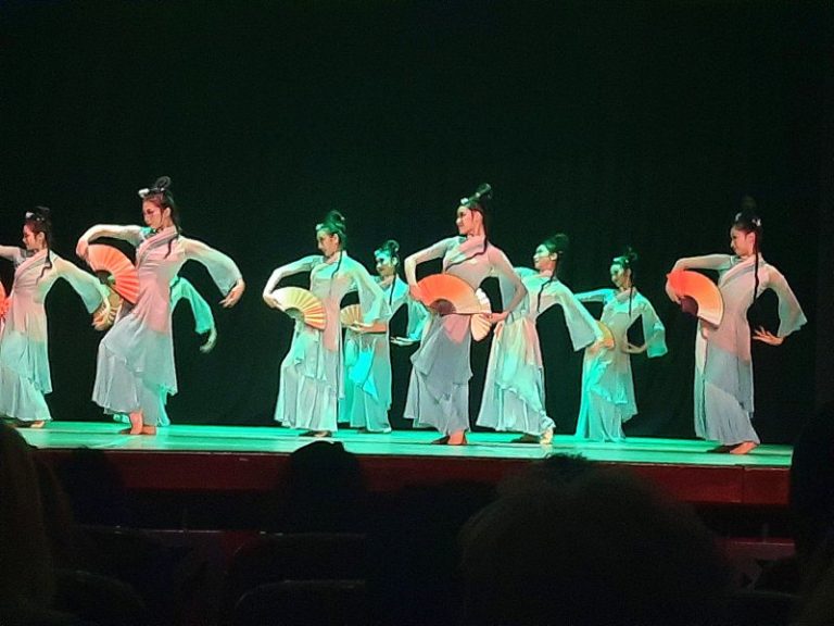 FOTO/VIDEO: Spectacole de dans și teatru dans la FITS. Plus câteva recomandări din programul de astăzi