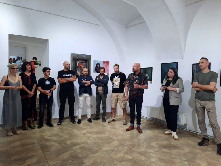 Cincisprezece fotografi, pe simezele Galeriei UAP din Sibiu