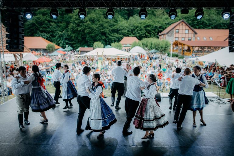 FOTO Festivalul de Dansuri Populare Vándorcsizma, la a 20-a ediție în Mediaș