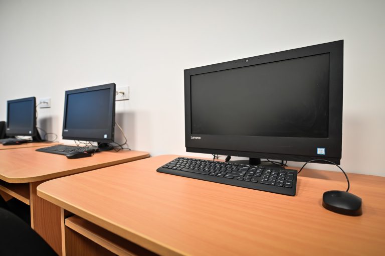 Operatorii economici sunt invitați să sprijine modernizarea a 25 de școli din Sibiu