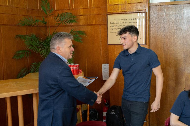 FOTO Premii pentru elevii din Mediaș care au obținut rezultate excepționale la campionate naționale și internaționale