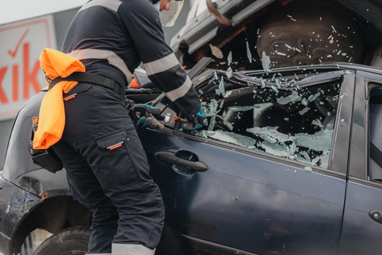 ULTIMA ORĂ: Cinci persoane implicate într-un accident cu trei autoturisme