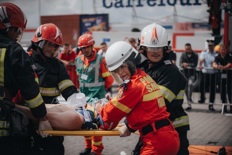 FOTO Sibiul a găzduit faza regională a Competiției Naționale de Descarcerare și de Acordare a Primului Ajutor Medical