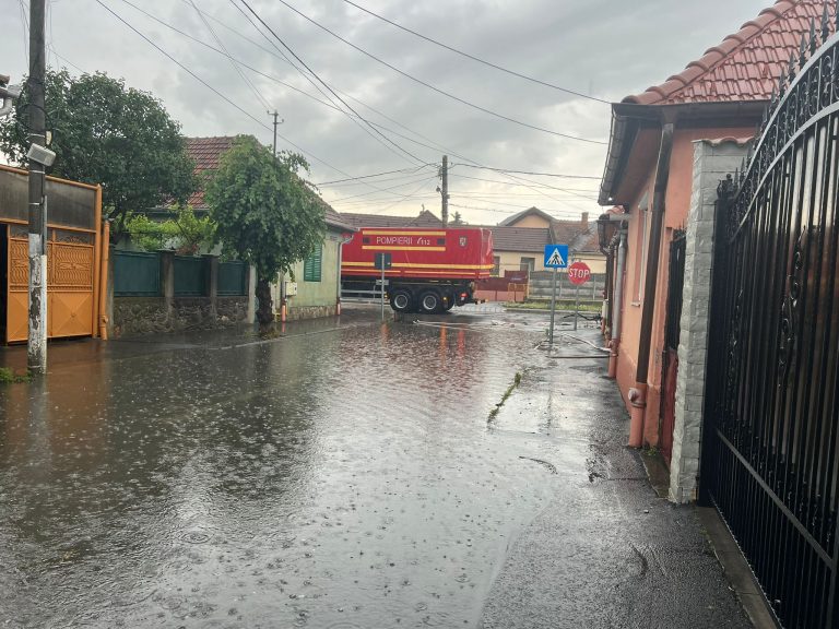 Alerte de inundații pe râuri din 13 bazine hidrografice, până marți la miezul nopții. Și Sibiul e pe listă