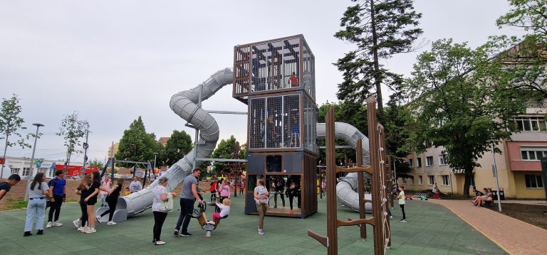 FOTO Surpriză pentru copii: va fi deschis noul loc de joacă de pe strada Lungă