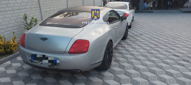 VIDEO: 4 persoane reținute după perchezițiile la hoții de mașini. 20 de autoturisme au fost confiscate