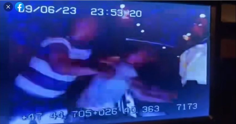 FOTO/VIDEO: Șofer beat, scos cu forța din mașină de polițiști, în timpul mersului