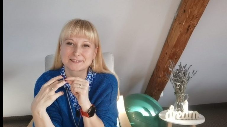 Experiența nașterii este începutul unei călătorii minunate. Ștefania Sămărghițan este alături de tinerii părinți pentru o parte din drum.