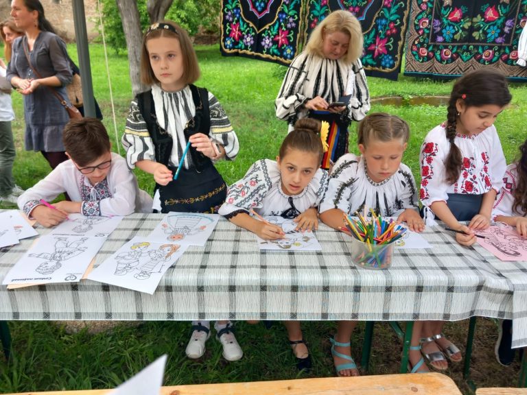 Expoziții, târg de produse tradiționale și spectacole folclorice de Ziua Iei, la Mediaș