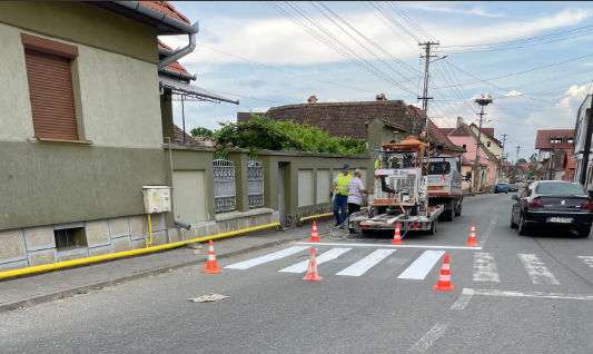 Continuă lucrările de reparații la drumurile județene