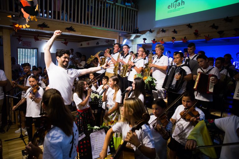A 11-a ediție a Festivalului organizat de Asociația Elijah. Corbii dansează din nou, la Căminul Cultural din Roșia