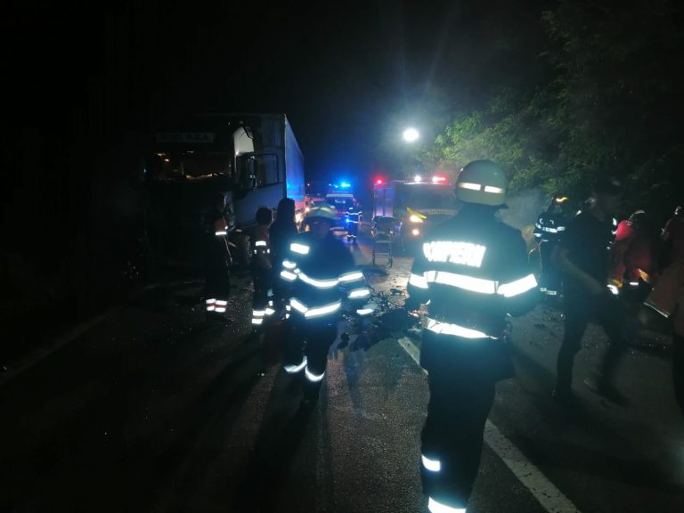 FOTO/VIDEO: 4 decedați într-un accident pe DN 7, Sibiu-Vâlcea, la Bujoreni