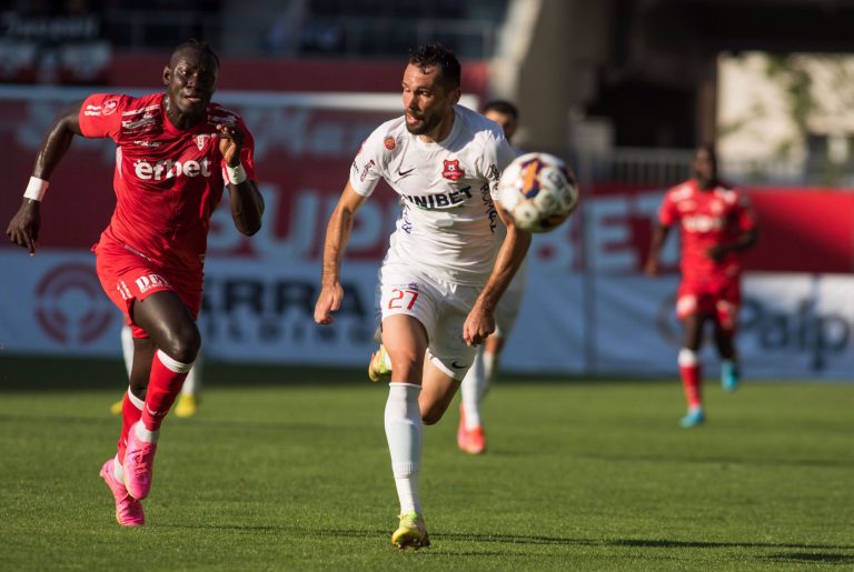 FC Hermannstadt câștigă clar la Arad după un meci senzațional reușit de Paraschiv