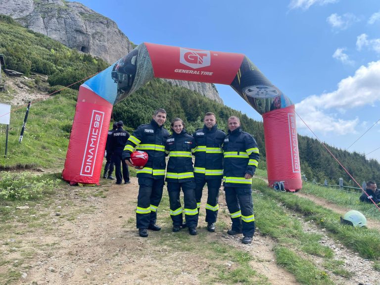 FOTO: Maria-Cristina și alți 3 salvatori sibieni, la concursul Scări pe Toaca. Competiție de rezistență în condiții foarte grele
