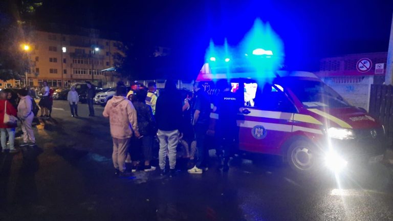 FOTO: Incendiu într-un bloc din Sibiu. Zeci de persoane evacuate, 3 locatari au avut nevoie de asistență medicală