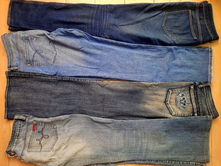 Cât de mulți jeanși avem în garderobă? Și de câte perechi avem cu adevărat nevoie?