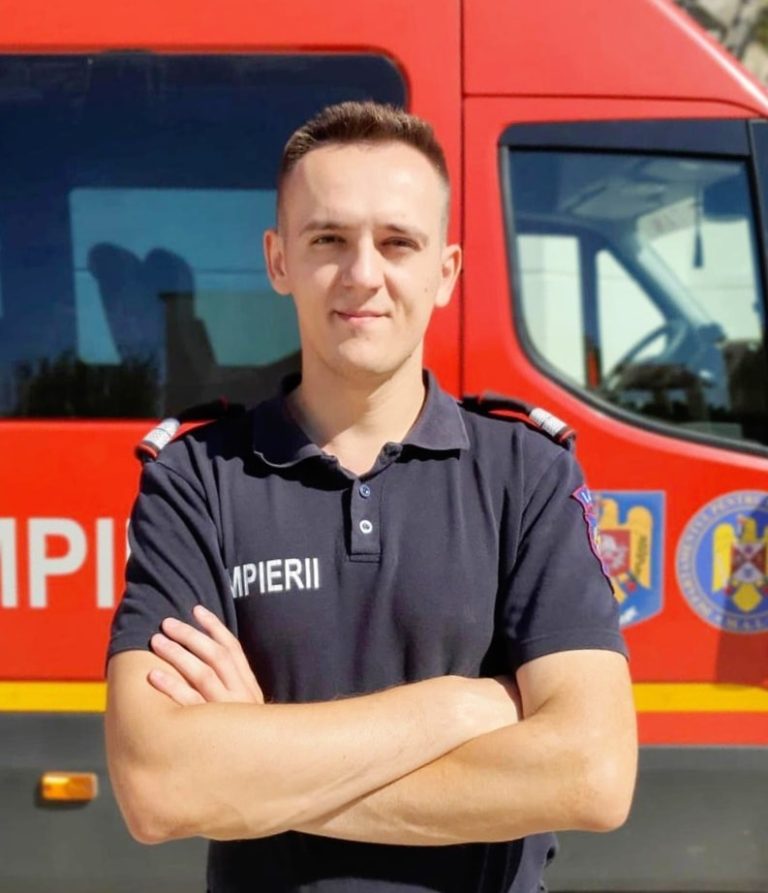 FOTO: Un pompier sibian care luptă cu incendiile în Grecia a salvat o persoană dintr-un accident rutier