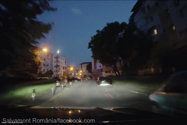 FOTO/VIDEO: Salvamontiștii, în alertă după ce un meteorit a luminat cerul. Au crezut că este un avion care are probleme