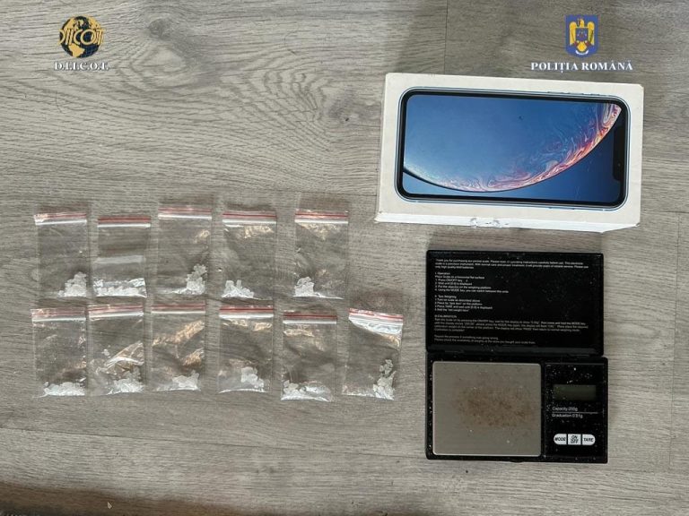 Șapte persoane arestate preventiv după perchezițiile la traficanții de droguri din Sibiu