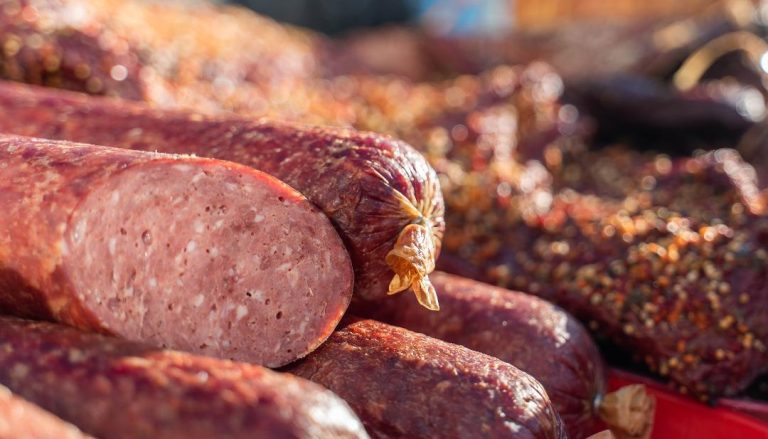 O nouă ediție „Piața la birou”. 11 producători așteaptă sibienii în curtea Consiliului Județean