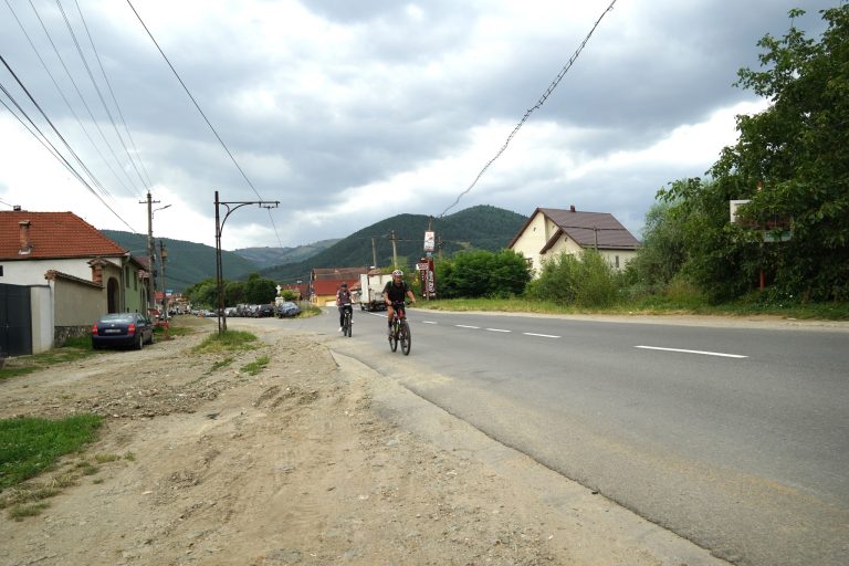 FOTO: Pista de biciclete care va lega zona Tropini de Rășinari va fi finalizată până în august 2024