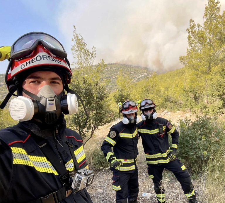 FOTO: Raul, comandantul de echipaj al pompierilor din Sibiu care luptă cu incendiile din Grecia