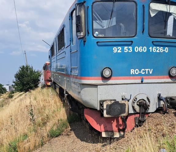 FOTO: Incident feroviar. Două locomotive s-au tamponat