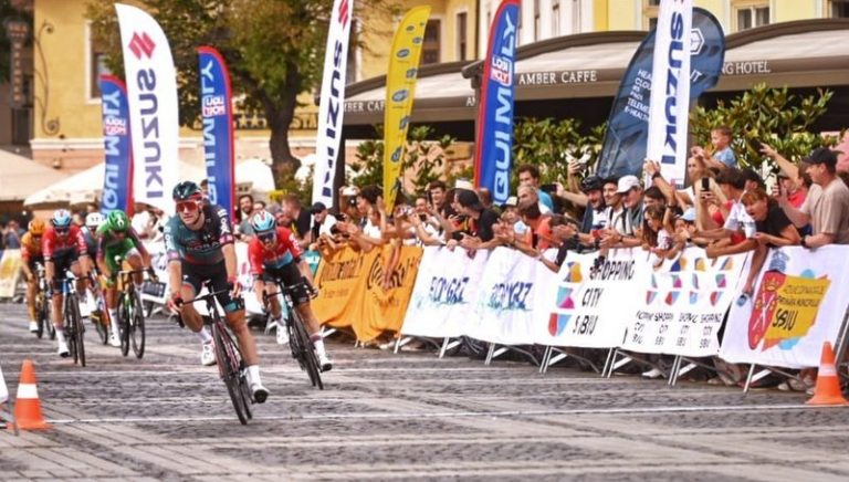 Trafic restricționat și parcări închise în municipiu cu ocazia Turului Ciclist al Sibiului