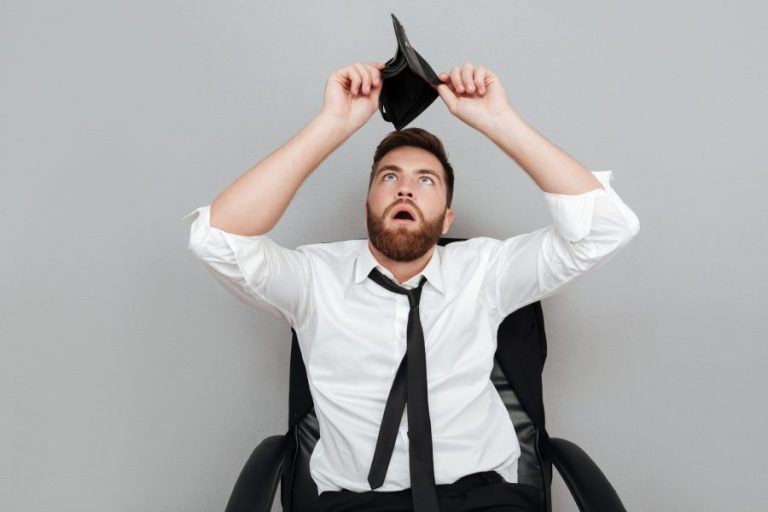 Te afli într-un impas financiar? Iată câteva soluții la care poți apela