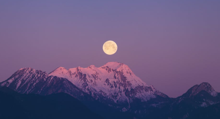 În august are loc un fenomen inedit: Luna albastră